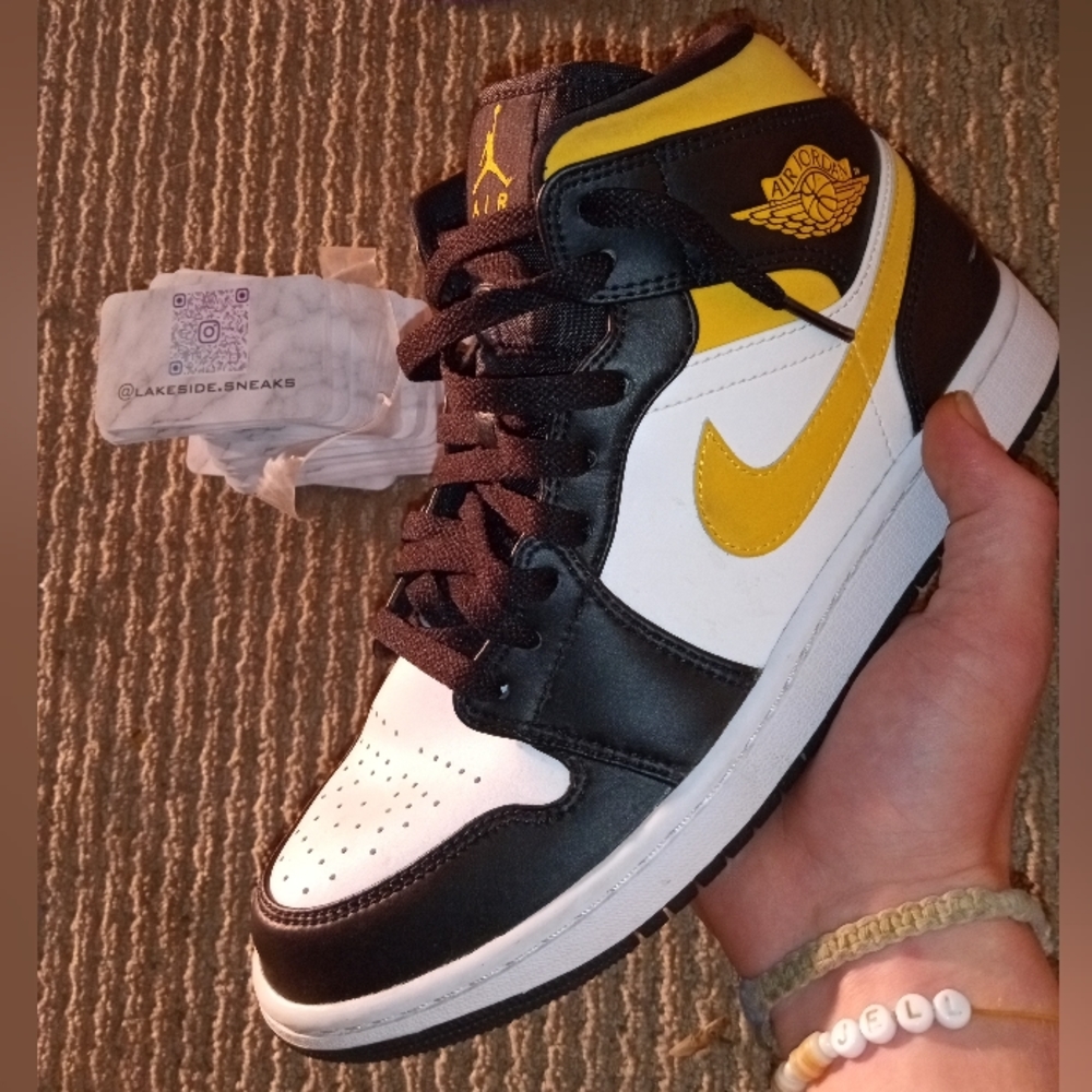 Jordan 1 mid University gold